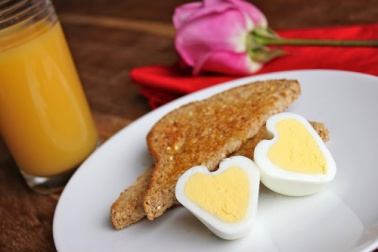 Comment faire des oeufs en forme de coeur ?
