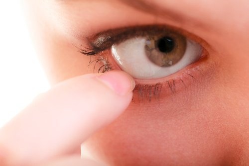 10 remèdes contre les démangeaisons oculaires