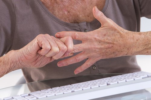 7 exercices pour soulager les douleurs d'arthrite des mains