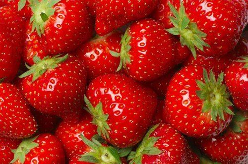 fraises et eaux aux agrumes