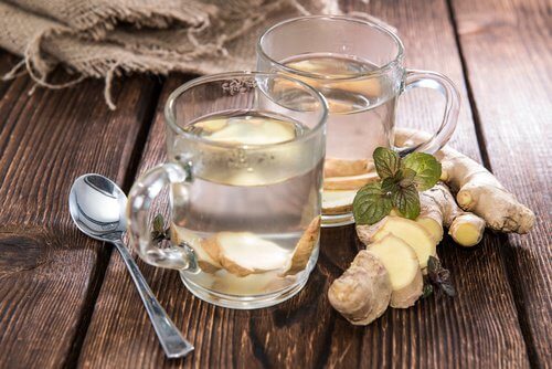 10 aliments qui soignent les douleurs de gorge : thé au gingembre