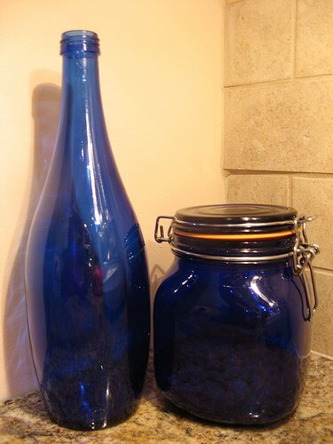 Le bleu contre la demite.