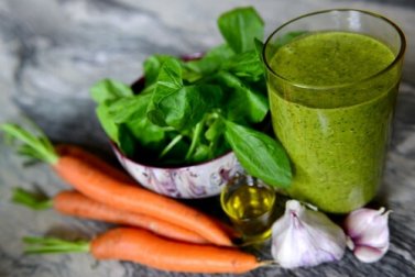 Jus verts pour diminuer l'hypertension et nettoyer les reins
