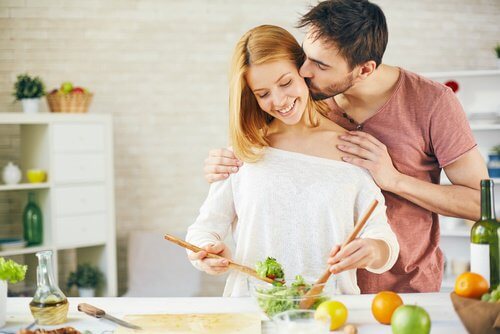 activités à faire en couple pour renforcer votre relation : cuisiner ensemble