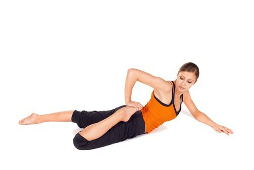 Etirement-de-quadriceps-allonge-500x334
