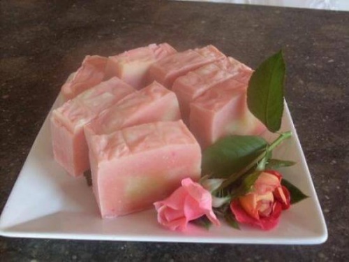Le savon à la rose musquée
