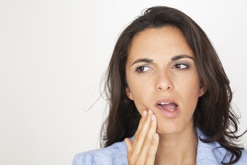 symptômes dans la bouche qui peuvent révéler un problème de santé : douleur dans la machoire