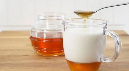 Les bienfaits du lait d’amande et du miel