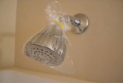 les objets difficiles à nettoyer : pommeau de douche