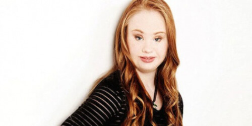 Maddy, une jeune fille atteinte de trisomie 21 qui est mannequinnat 