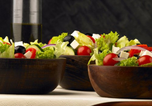 salade-grecque-avec-tomates-cerises-500x350