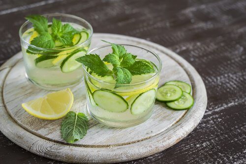Comment-preparer-eau-de-concombre-500x334