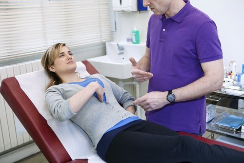 Acidité dans l'estomac : le régime alimentaire peut améliorer les symptômes.