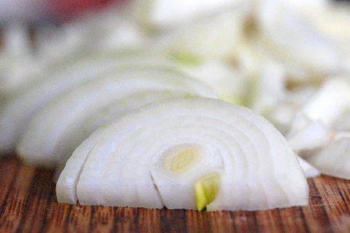 Oignon pour traiter un ongle incarné