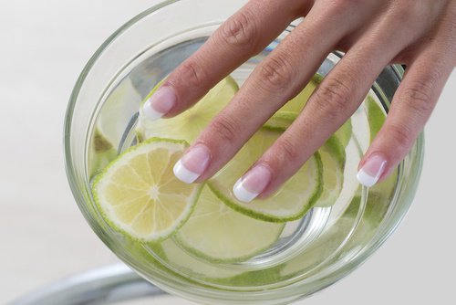 Le citron pour la beauté des ongles