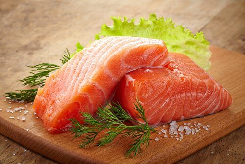 aliments pour la santé des cheveux et des ongles : le saumon