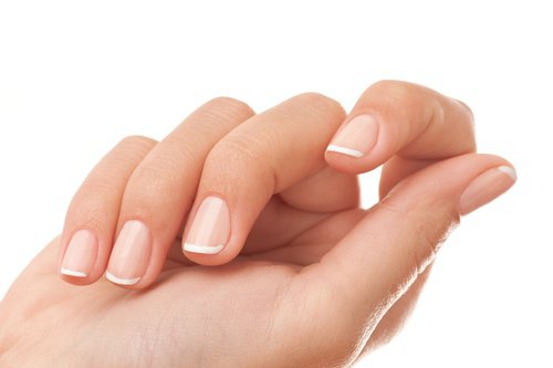 Remedes-naturels-pour-des-ongles-casses-500x333
