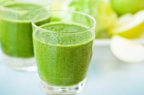 smoothies riches en fibres : pomme, kiwi , noix