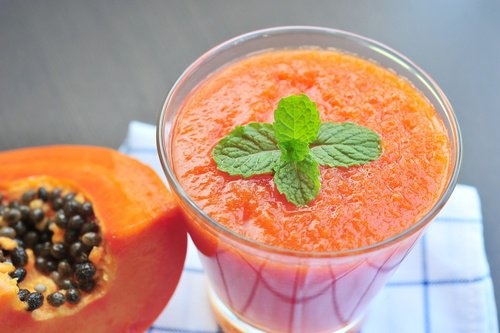 Smoothie-de-papaye-et-de-linette-500x333