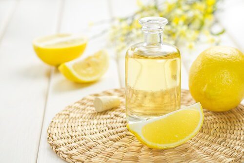 lutter contre les taches sur la peau avec du citron