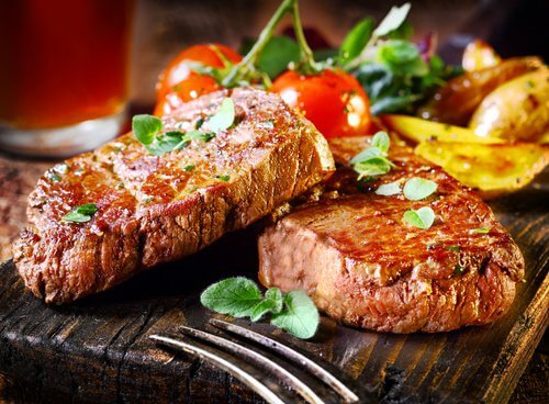 La viande est de l'acidité dans l'estomac.