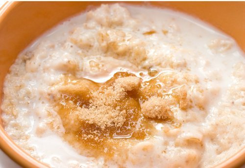 L'exfoliation au sucre et à l'avoine diminue l'acné sur le corps