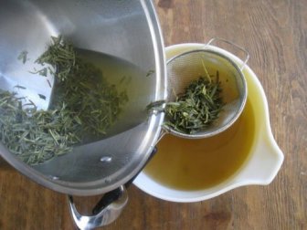 Comment préparer de l'alcool de romarin et de châtaignier d'Inde pour traiter les douleurs musculaires et articulaires