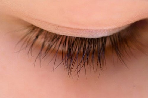 Comment avoir des cils plus épais ?