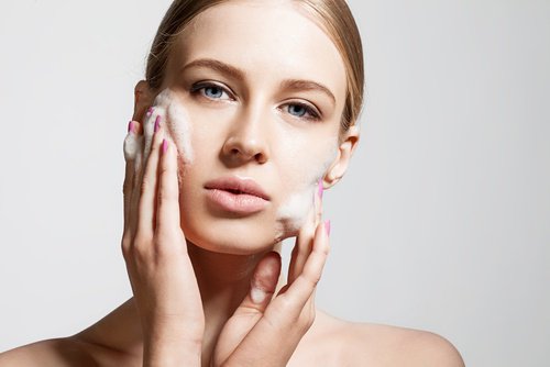 Un exfoliant naturel pour le visage et les lèvres : conseils