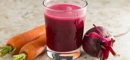 Un smoothie betterave-carotte bon pour la santé