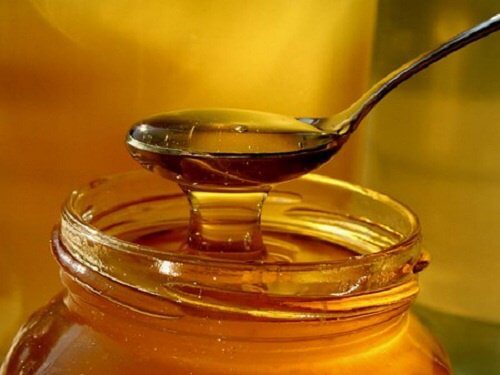 Une cuillerée de miel avant le coucher favorise le bon fonctionnement du foie