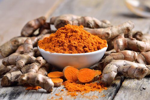 remèdes pour les douleurs au genou : curcuma