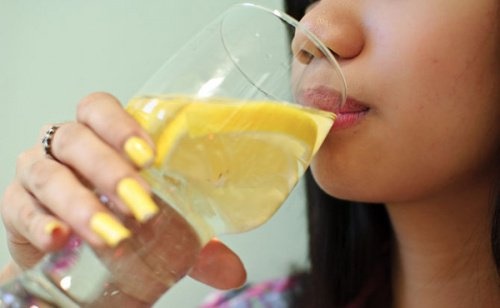 Comment lutter contre la mauvaise haleine de manière naturelle