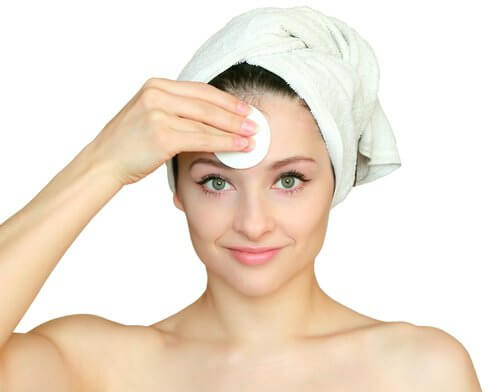 lotion anti-rides avec une crème hydratante