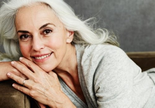 Yazemeenah Rossi révèle ses secrets pour paraître jeune après 60 ans
