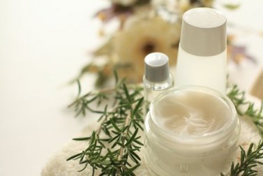Comment élaborer une crème nutritive maison pour des cheveux sains