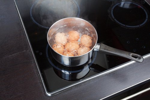 eau de cuisson des oeufs pour blanchir vos vêtements