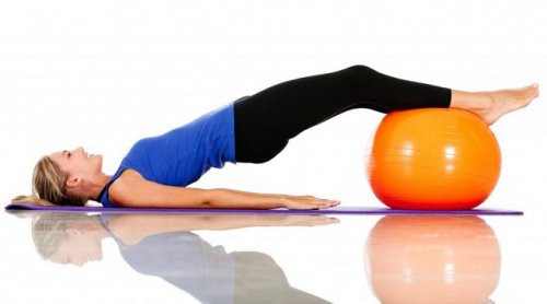 Les ballons de Pilates permettent de modeler le tour de taille.