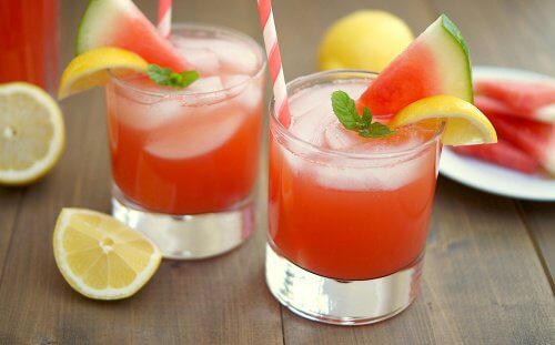 Le jus à la fraise, au citron et à la pastèque pour soigner l’inflammation