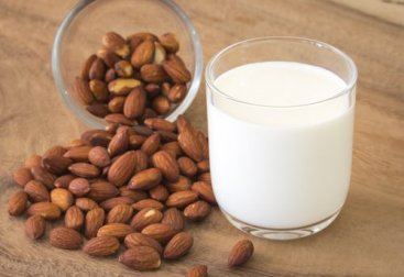 Apprenez à faire du lait d'amande et de coco chez vous