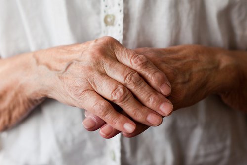 8 remèdes naturels pour soulager les symptômes de l'arthrite des mains et des poignets