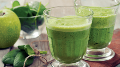 Le jus aux épinards, aux carottes, aux pommes et au fenouil pour stimuler l'énergie