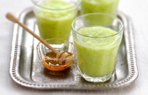 smoothie-detoxifiant-celeri-et-miel-768x493