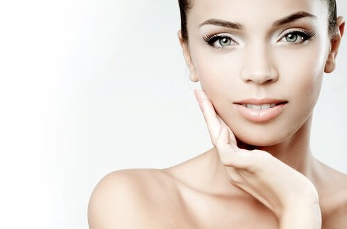 9 choses que vous ne devez jamais appliquer sur votre visage