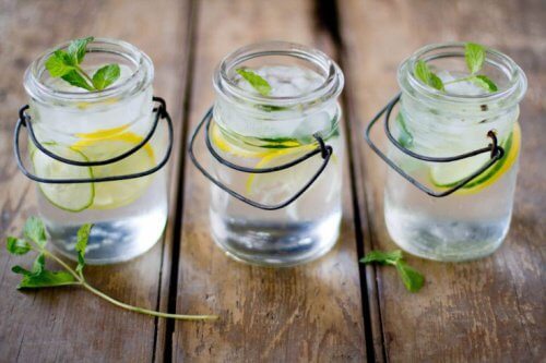 4 boissons pour purifier le corps des sucres et des aliments raffinés 4 boissons pour purifier le corps des sucres et des aliments raffinés