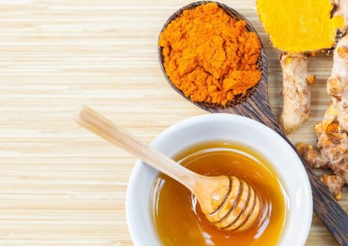 Remède au miel et au curcuma pour apaiser les douleurs articulaires