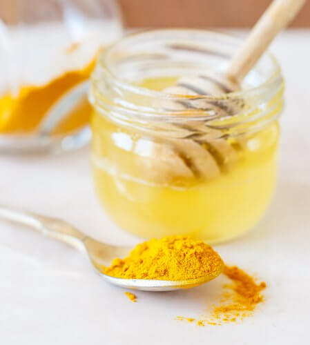 Curcuma-et-miel-d'abeille
