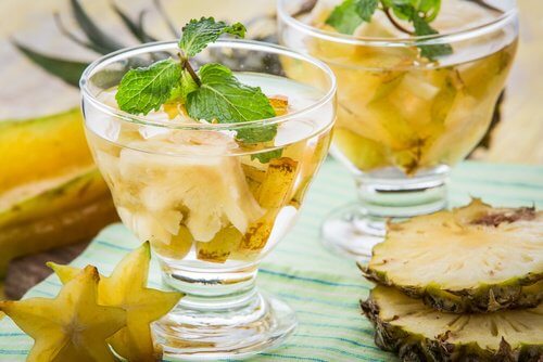 Comment préparer de l'eau à l'ananas et pourquoi est-elle bienfaisante?