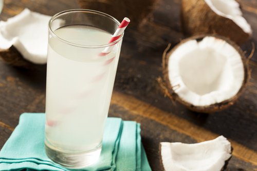 Eau de coco contre la colite.