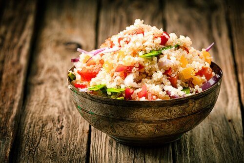 Manger-dans-de-grandes-assiettes500x334